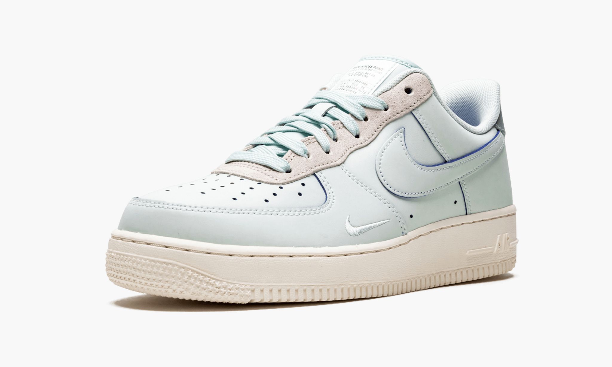 NIKEAIRFORCE1-0715-202_4-1.jpg